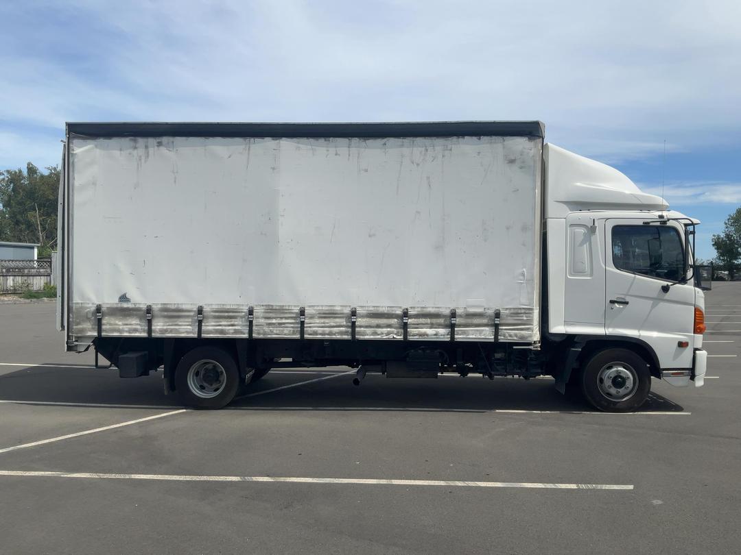 Photo '3' of Hino FD 1JLAG-HAU Curtainsider