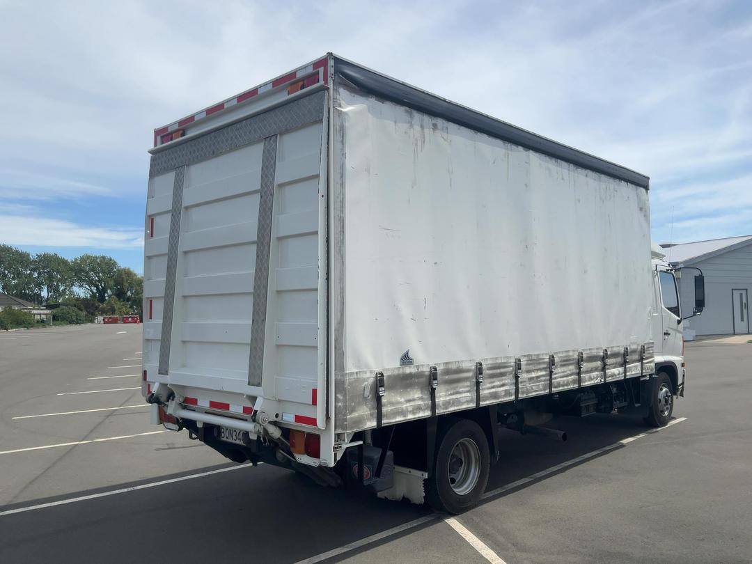 Photo '4' of Hino FD 1JLAG-HAU Curtainsider