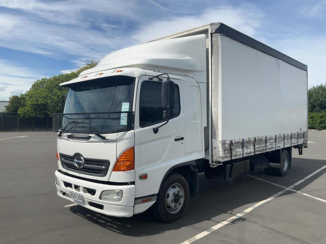 Photo '7' of Hino FD 1JLAG-HAU Curtainsider