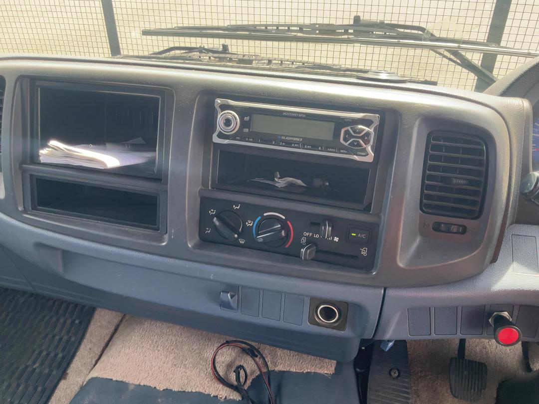 Photo '30' of Hino FD 1JLAG-HAU Curtainsider