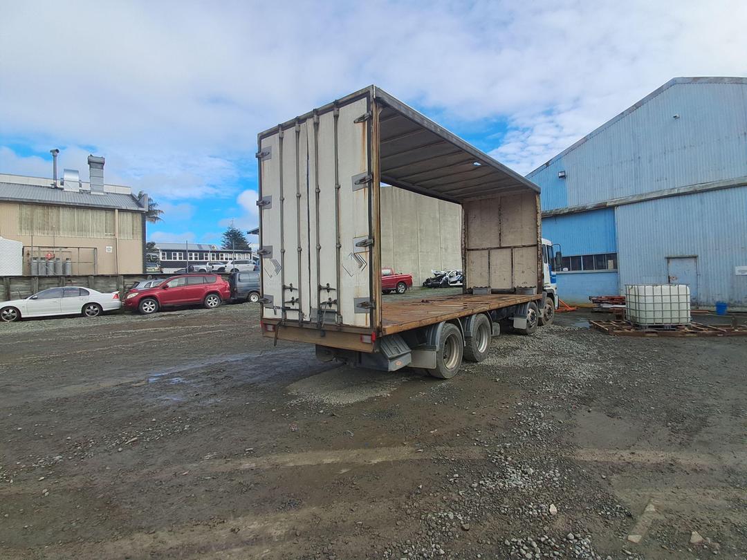 Photo '4' of Hino FY FYIKUL Curtainsider