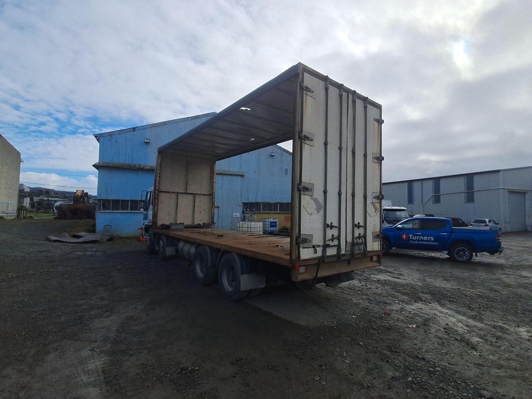Photo '6' of Hino FY FYIKUL Curtainsider