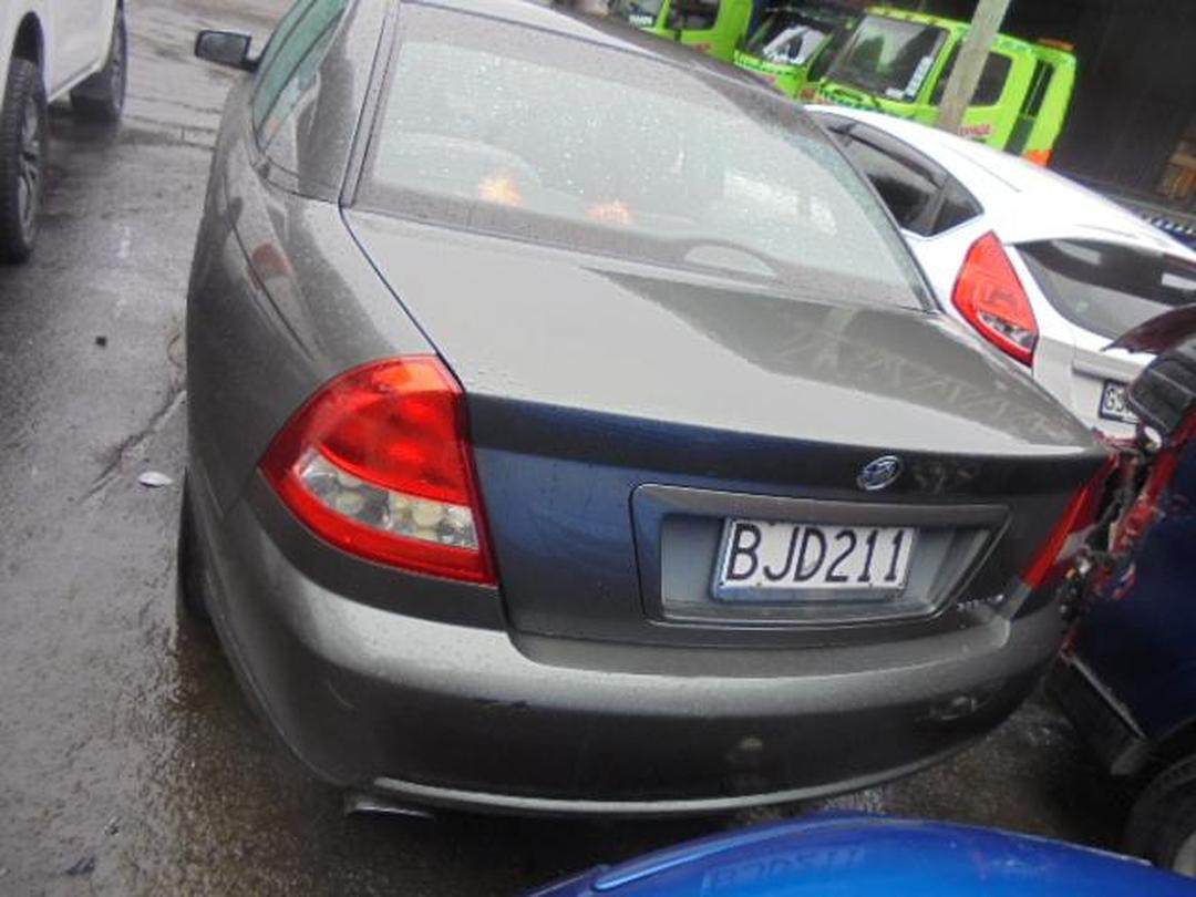 Photo '4' of Holden Berlina V6