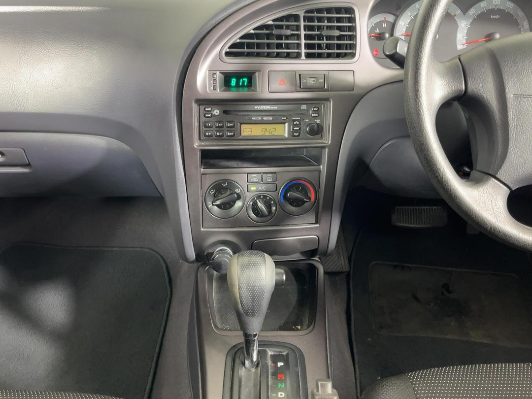 Photo '18' of Hyundai Elantra