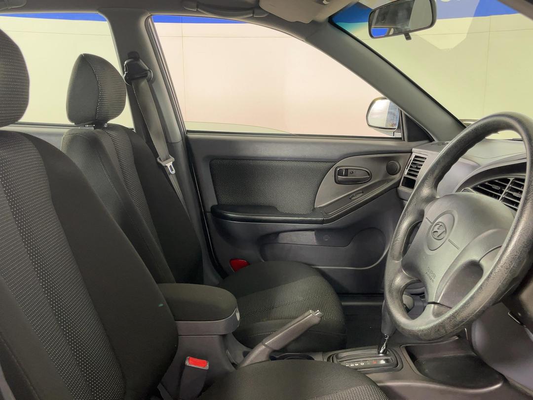 Photo '16' of Hyundai Elantra