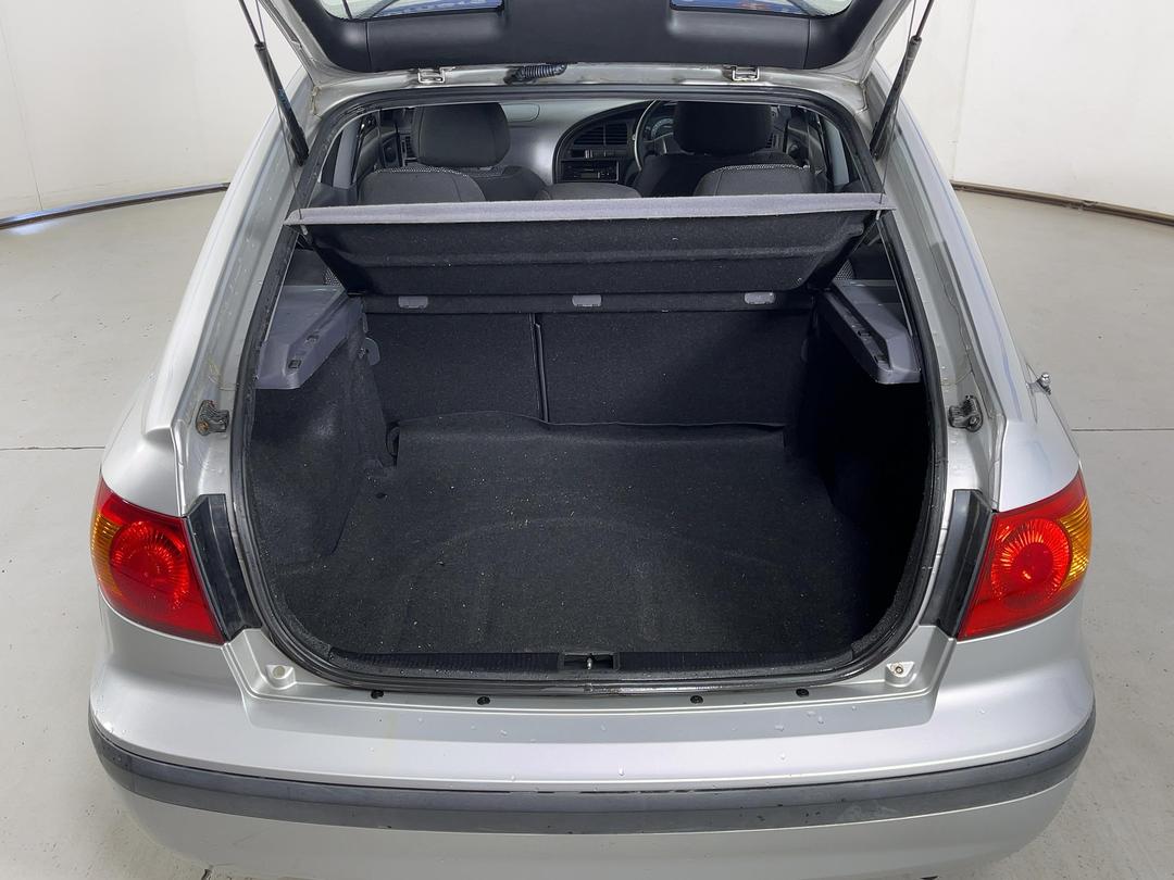 Photo '14' of Hyundai Elantra