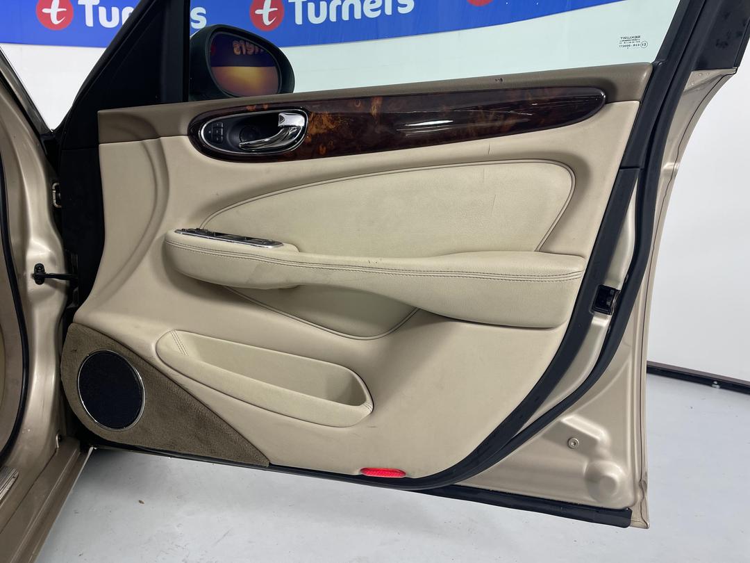 Photo '15' of Jaguar XJ6