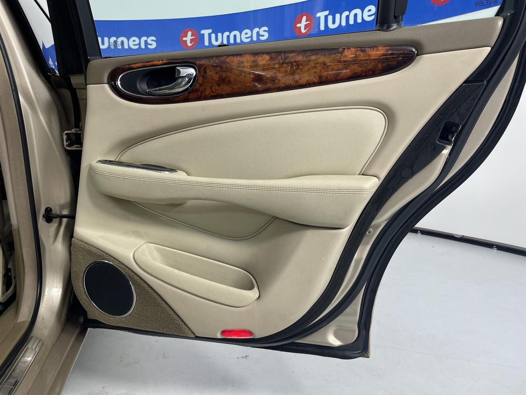 Photo '19' of Jaguar XJ6