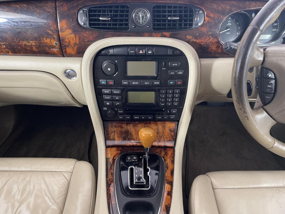 Photo '18' of Jaguar XJ6