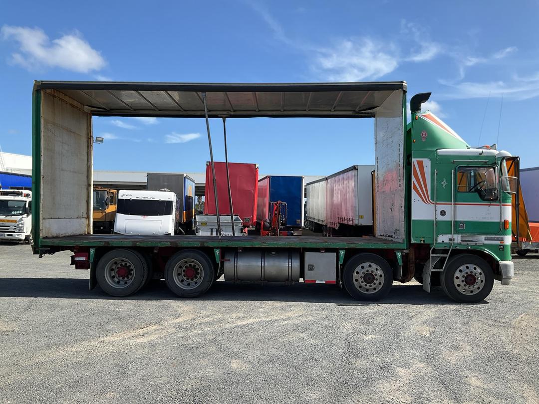 Photo '3' of Kenworth K104 Curtainsider