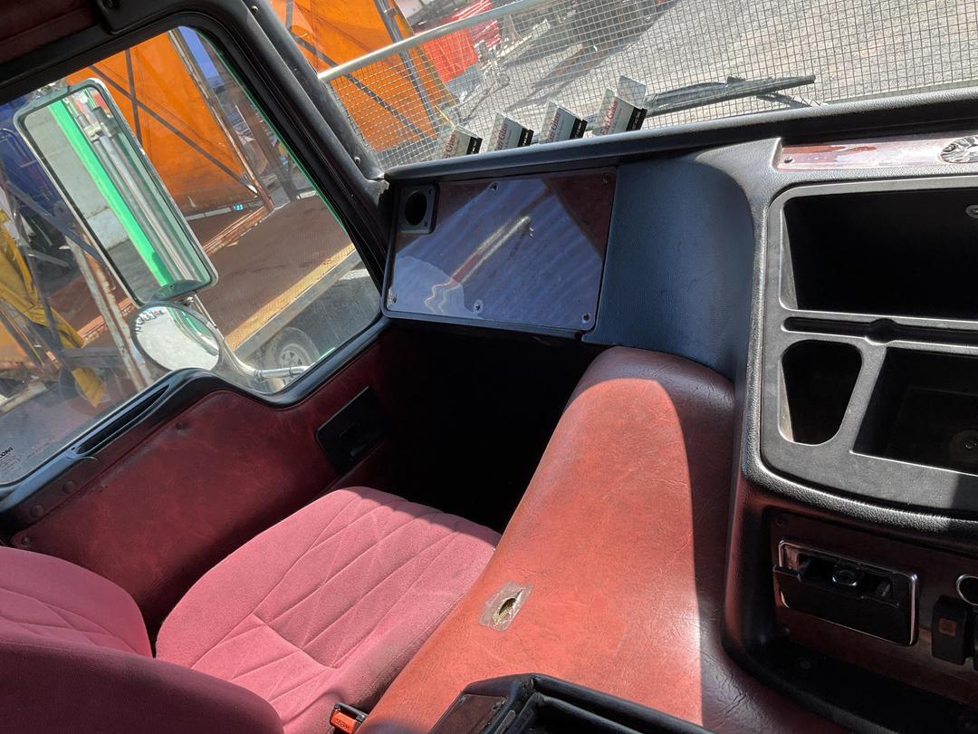 Photo '19' of Kenworth K104 Curtainsider