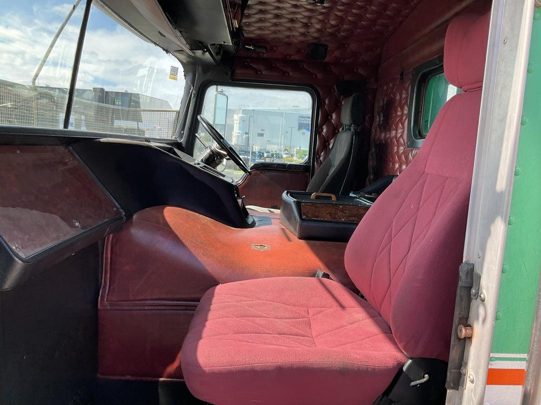 Photo '22' of Kenworth K104 Curtainsider