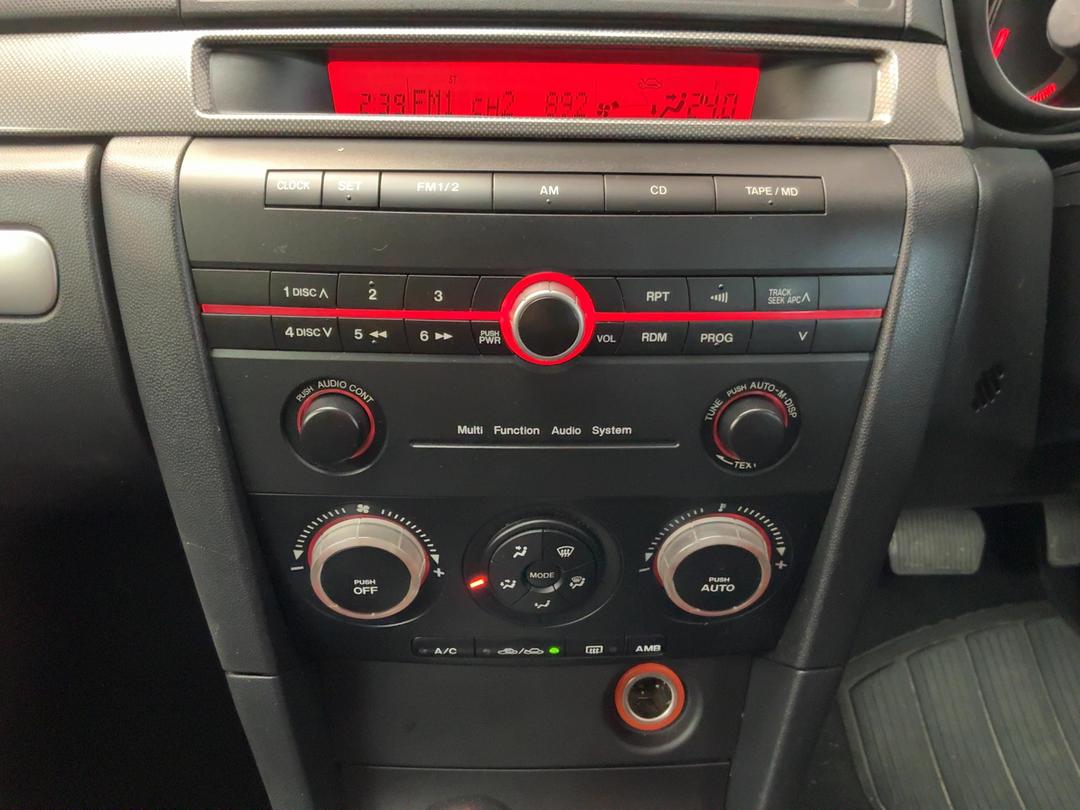 Photo '18' of Mazda Axela