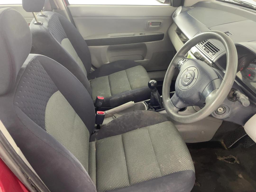 Photo '16' of Mazda Mazda2