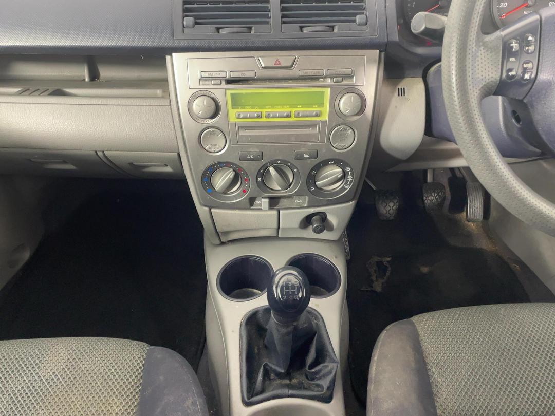 Photo '18' of Mazda Mazda2