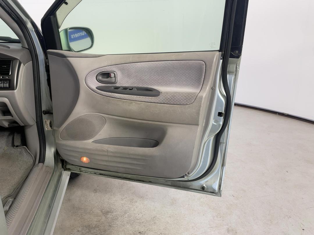 Photo '13' of Mazda MPV 2300