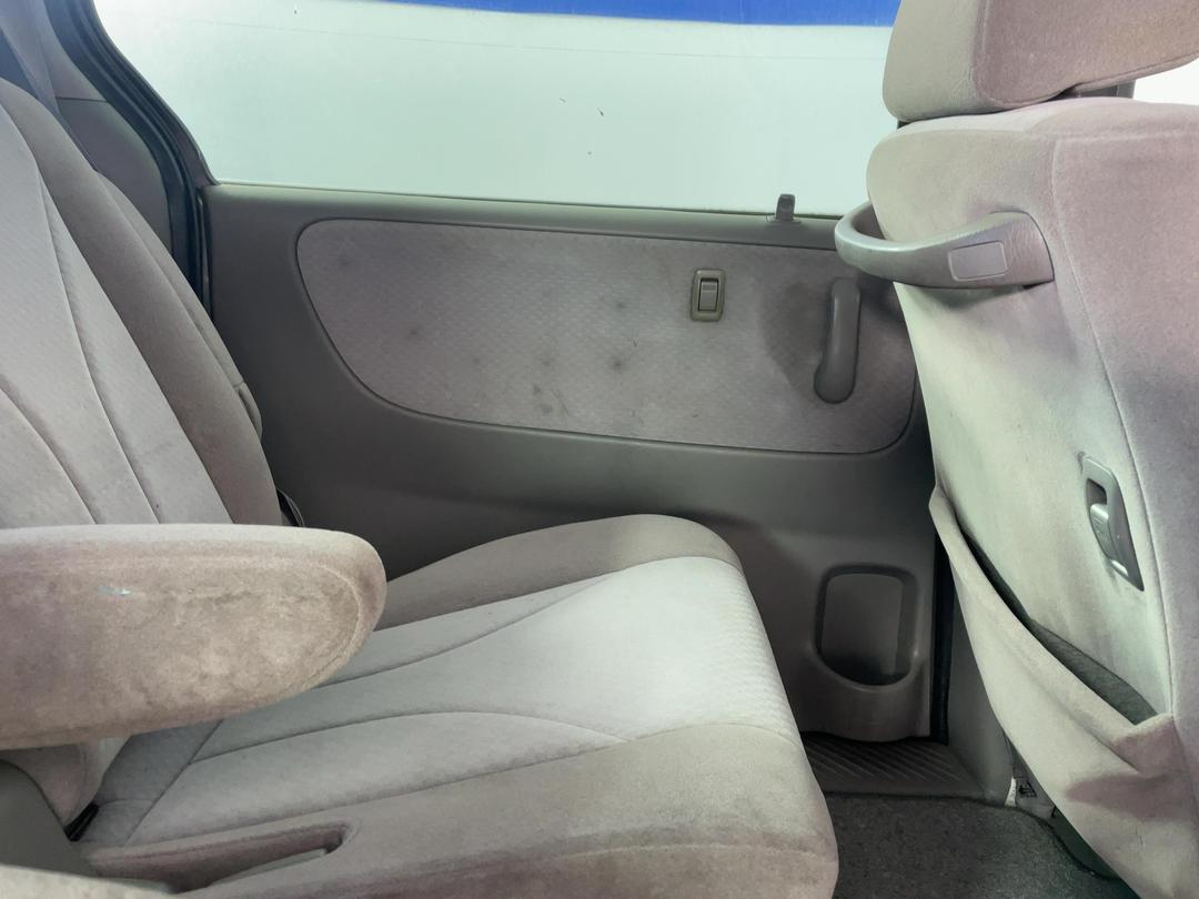 Photo '17' of Mazda MPV 2300