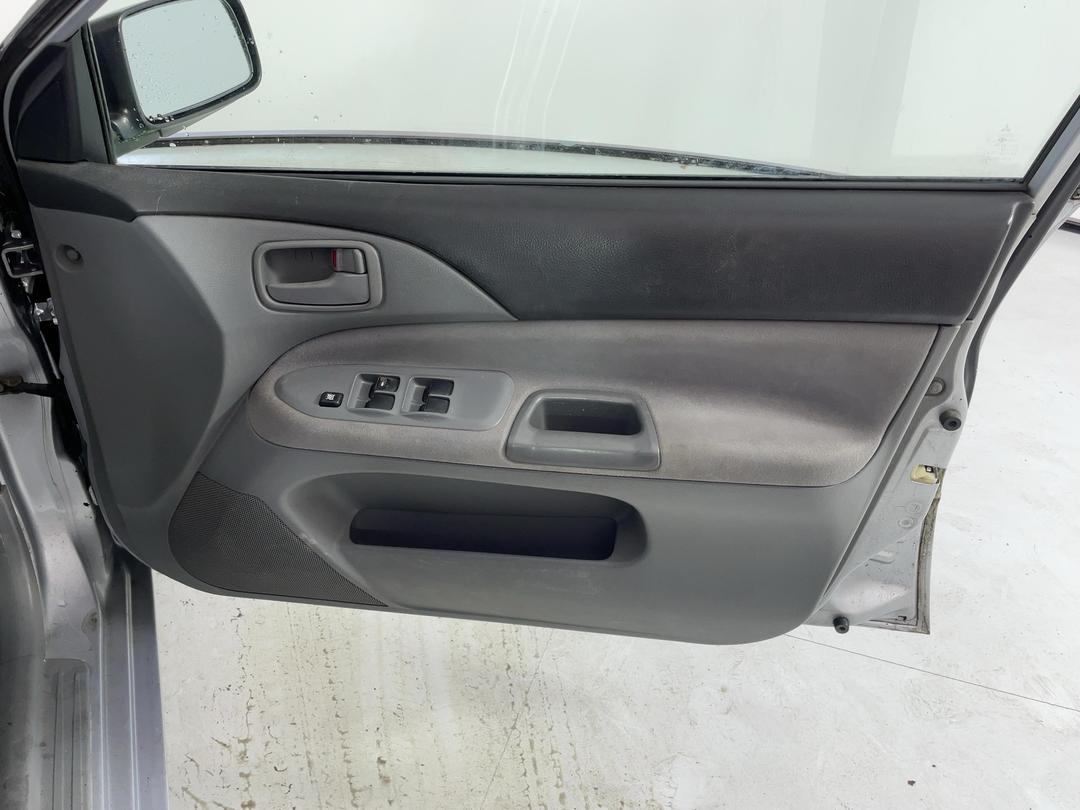 Photo '15' of Mitsubishi Lancer