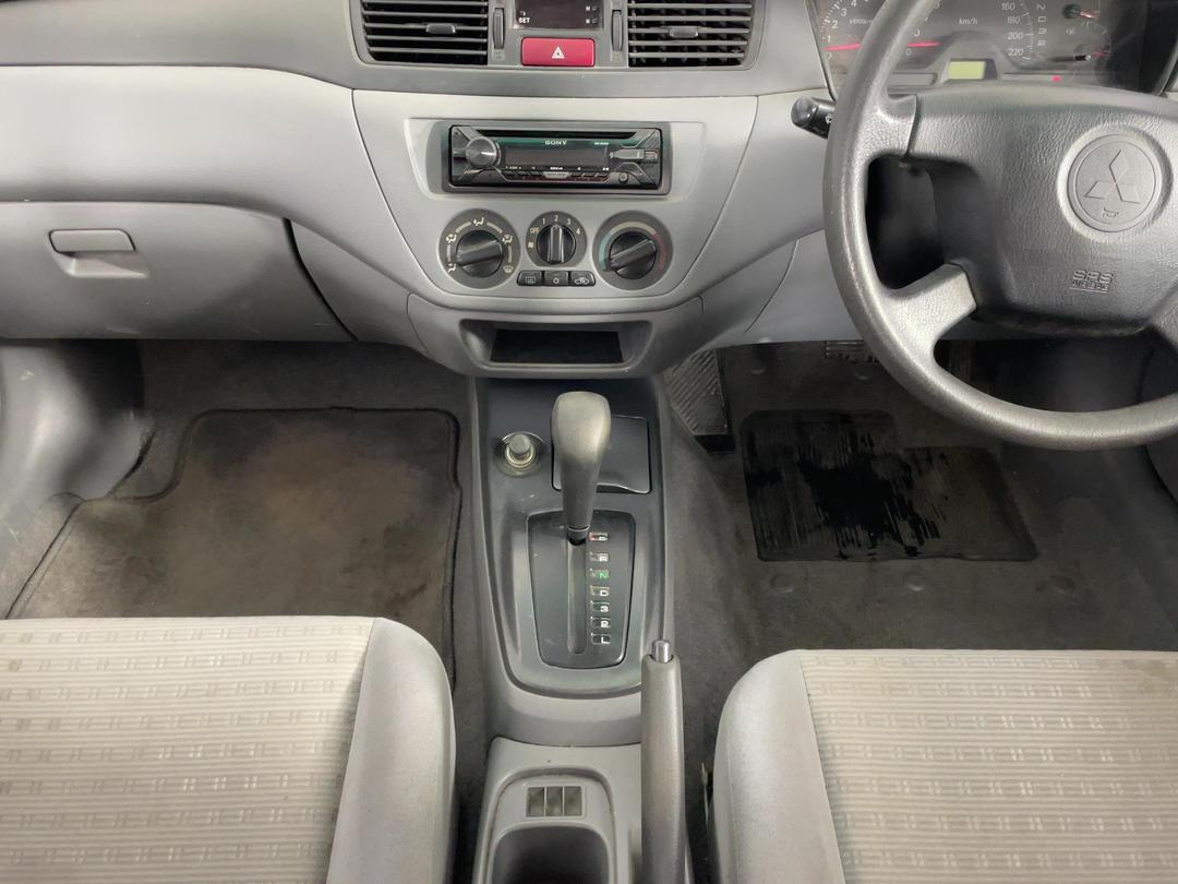 Photo '18' of Mitsubishi Lancer
