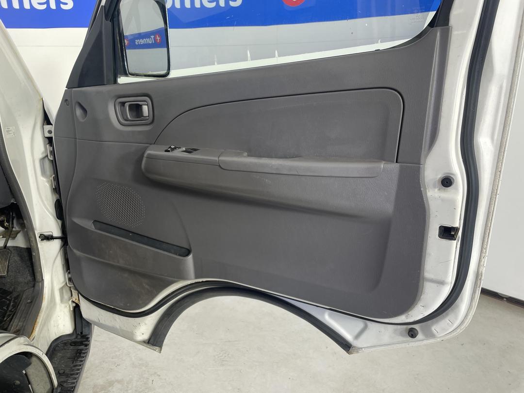 Photo '15' of Nissan Caravan