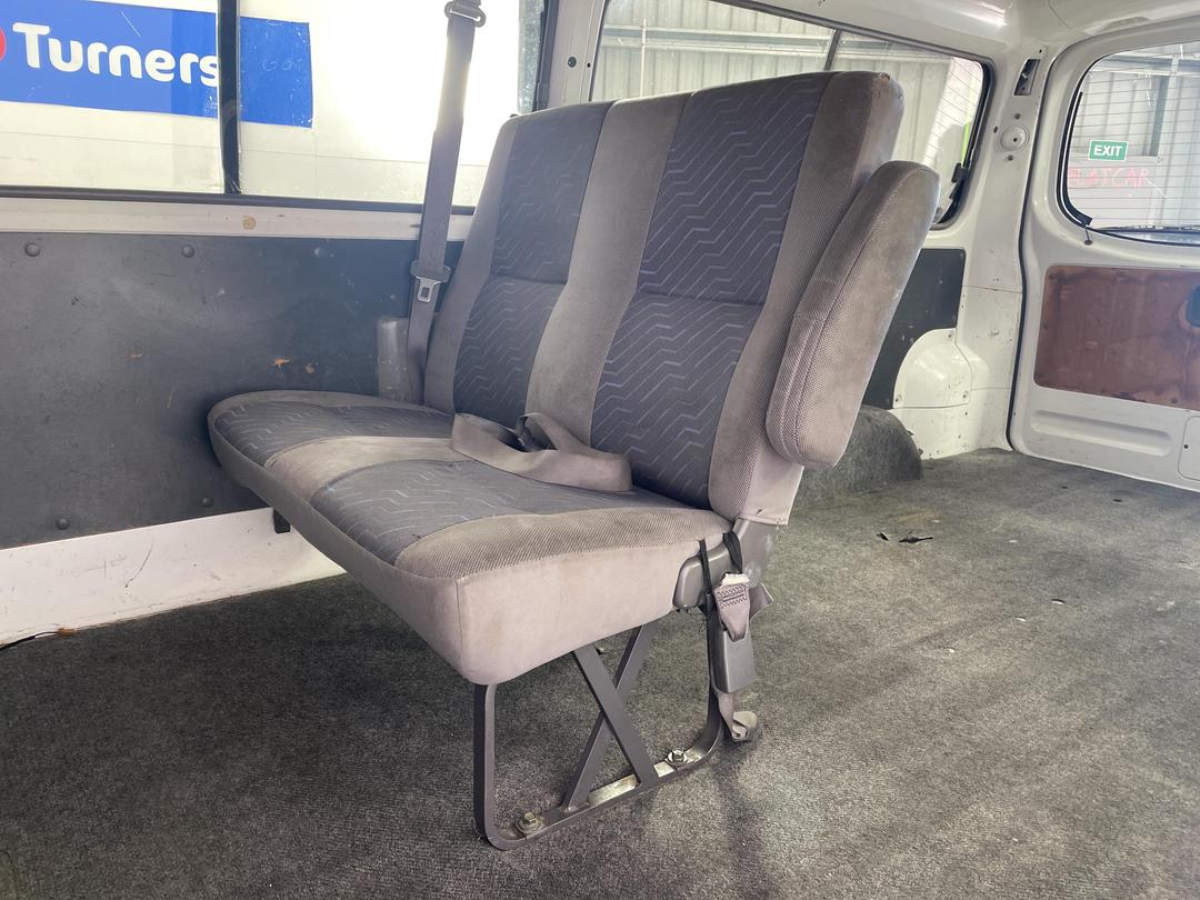 Photo '19' of Nissan Caravan