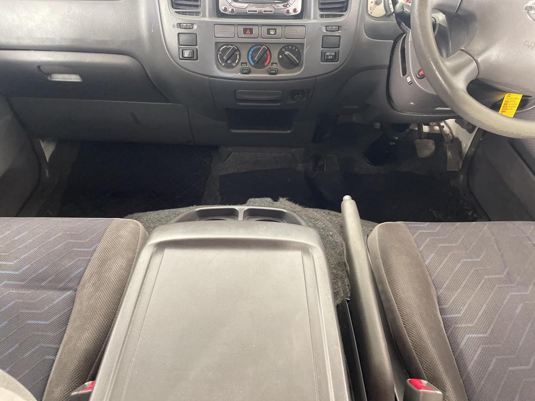 Photo '18' of Nissan Caravan