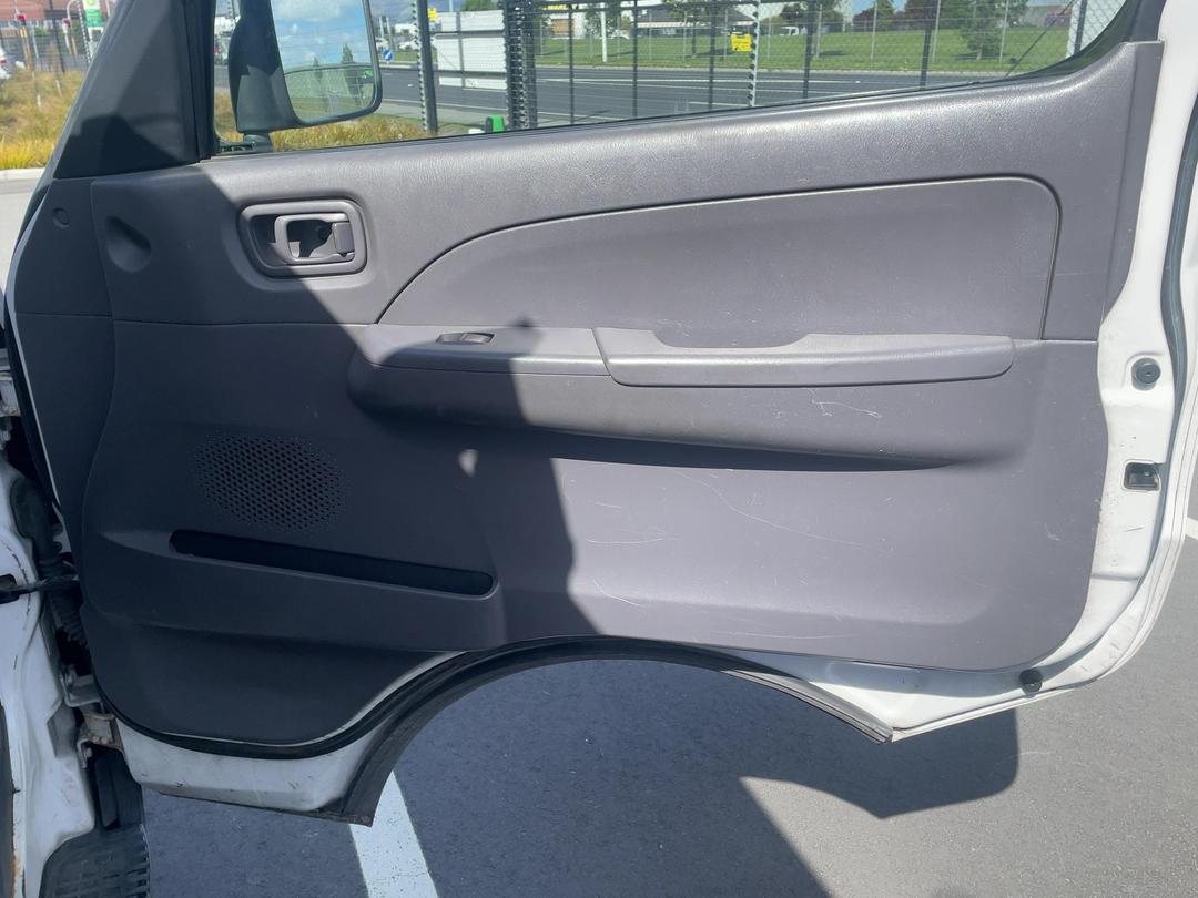 Photo '13' of Nissan Caravan Photo '13' of Nissan Caravan