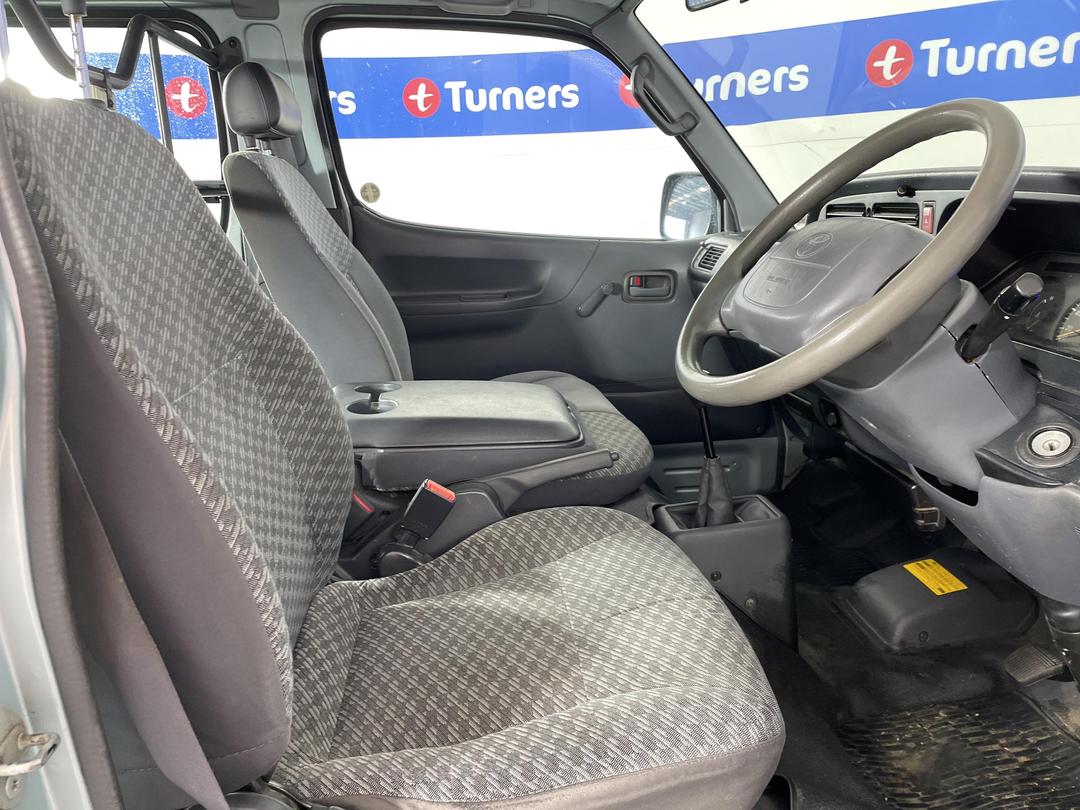 Photo '16' of Toyota Hiace