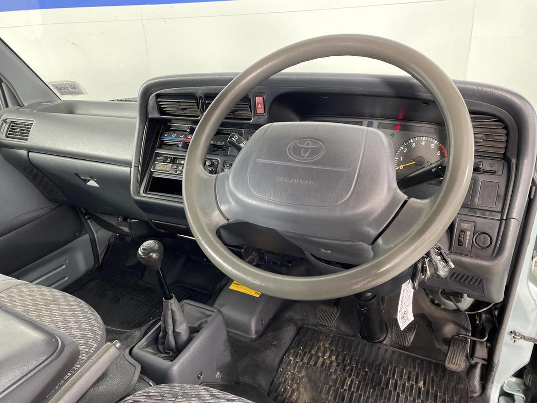 Photo '17' of Toyota Hiace