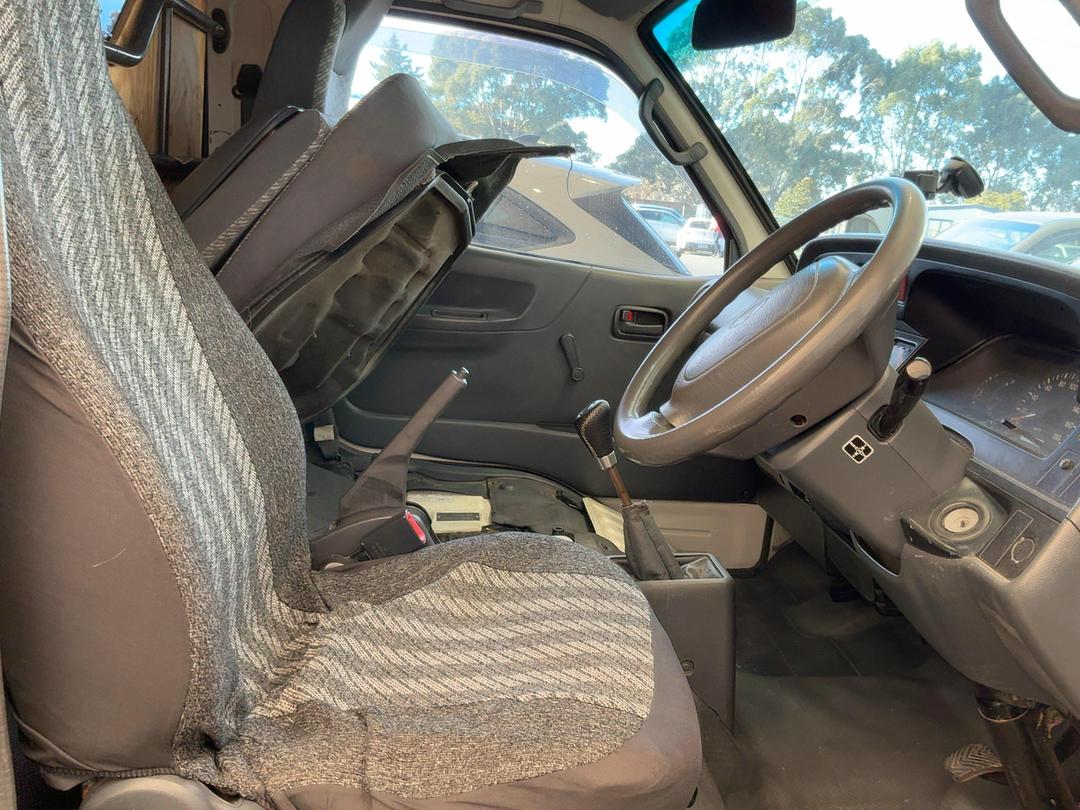 Photo '11' of Toyota Hiace VAN