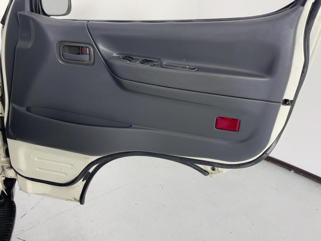 Photo '13' of Toyota Hiace VAN Photo '13' of Toyota Hiace VAN