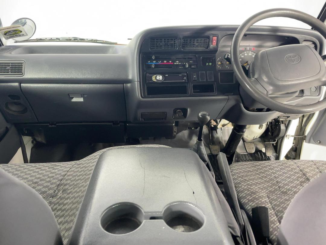 Photo '16' of Toyota Hiace VAN Photo '16' of Toyota Hiace VAN