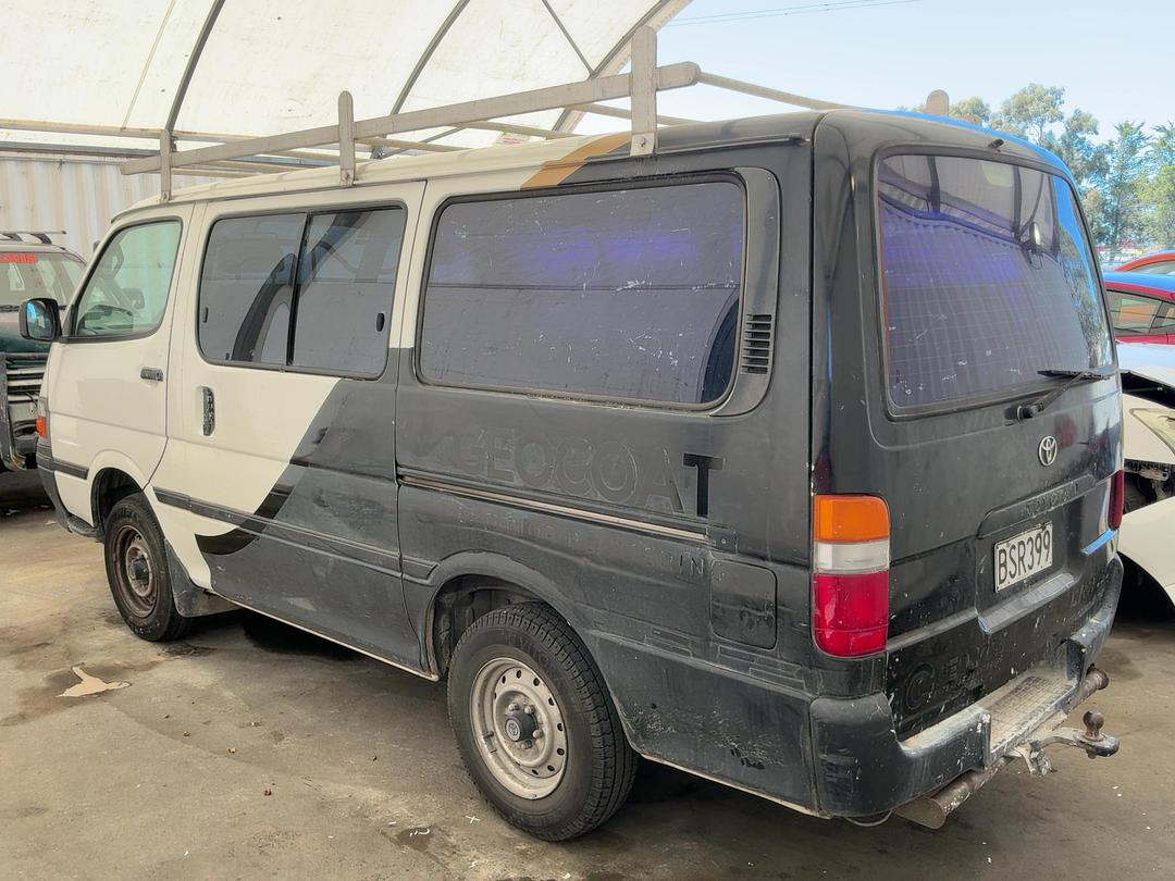 Photo '5' of Toyota Hiace ZR Photo '5' of Toyota Hiace ZR