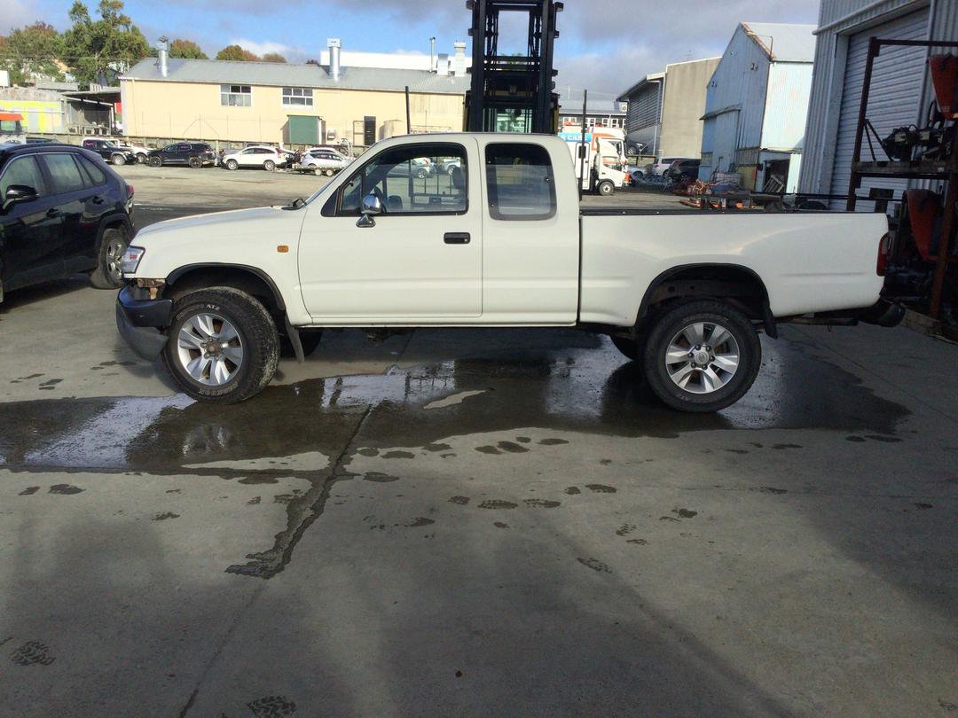 Photo '3' of Toyota Hilux E/C