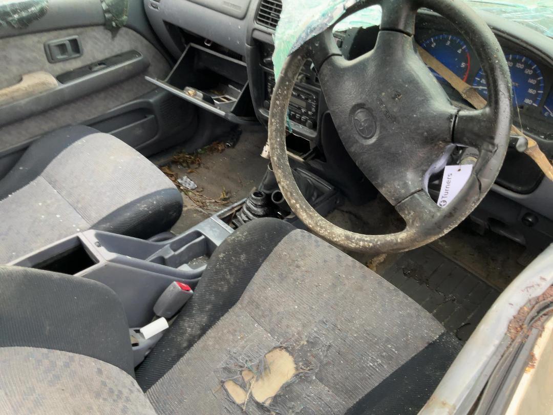 Photo '7' of Toyota Hilux TD SR5 D/C