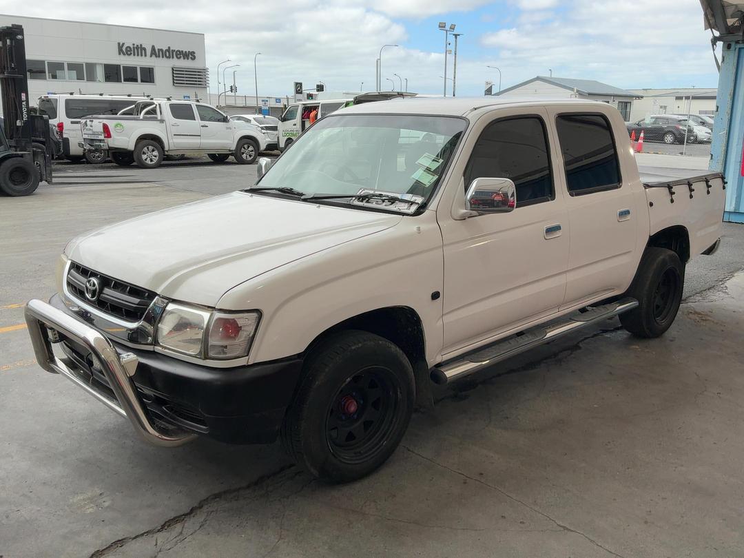 Photo '5' of Toyota Hilux SR5 D/C