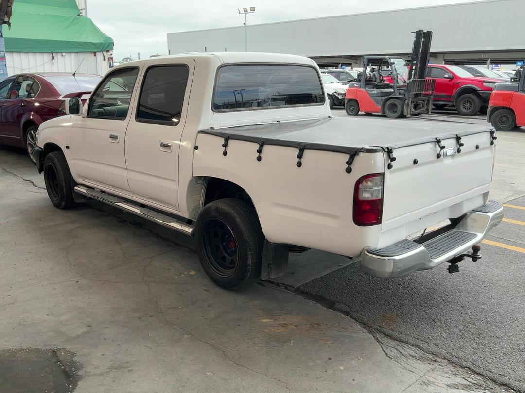 Photo '6' of Toyota Hilux SR5 D/C