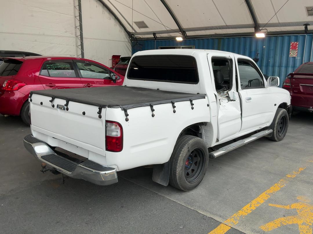 Photo '8' of Toyota Hilux SR5 D/C