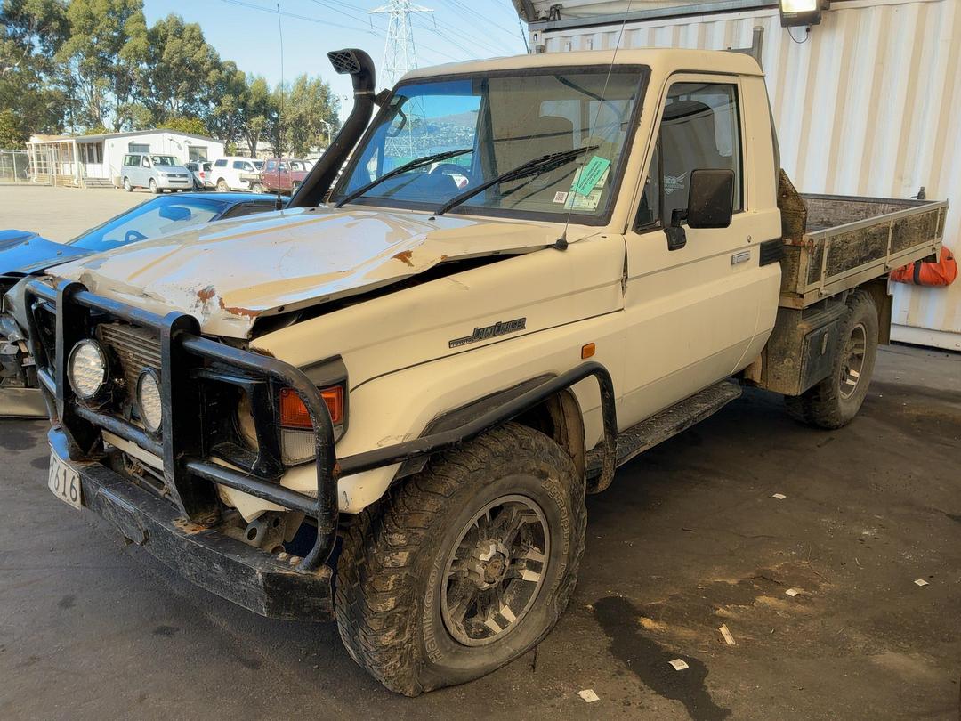 Photo '2' of Toyota Landcruiser C/C WGN3