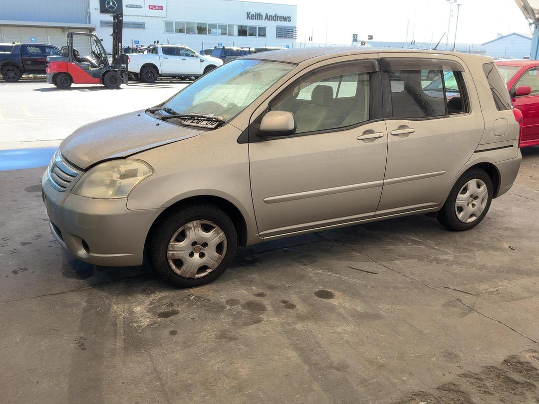 Photo '6' of Toyota Raum Photo '6' of Toyota Raum