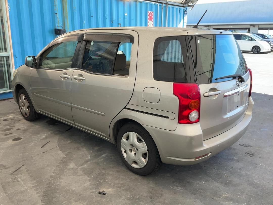 Photo '9' of Toyota Raum Photo '9' of Toyota Raum
