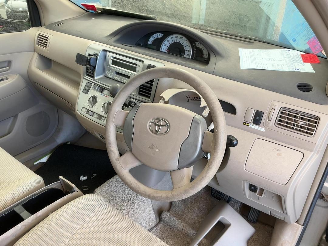 Photo '18' of Toyota Raum Photo '18' of Toyota Raum