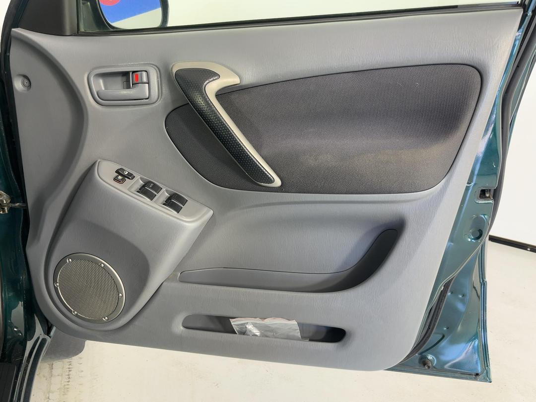 Photo '15' of Toyota Rav4