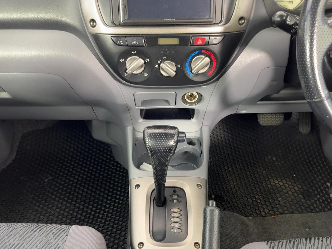 Photo '18' of Toyota Rav4