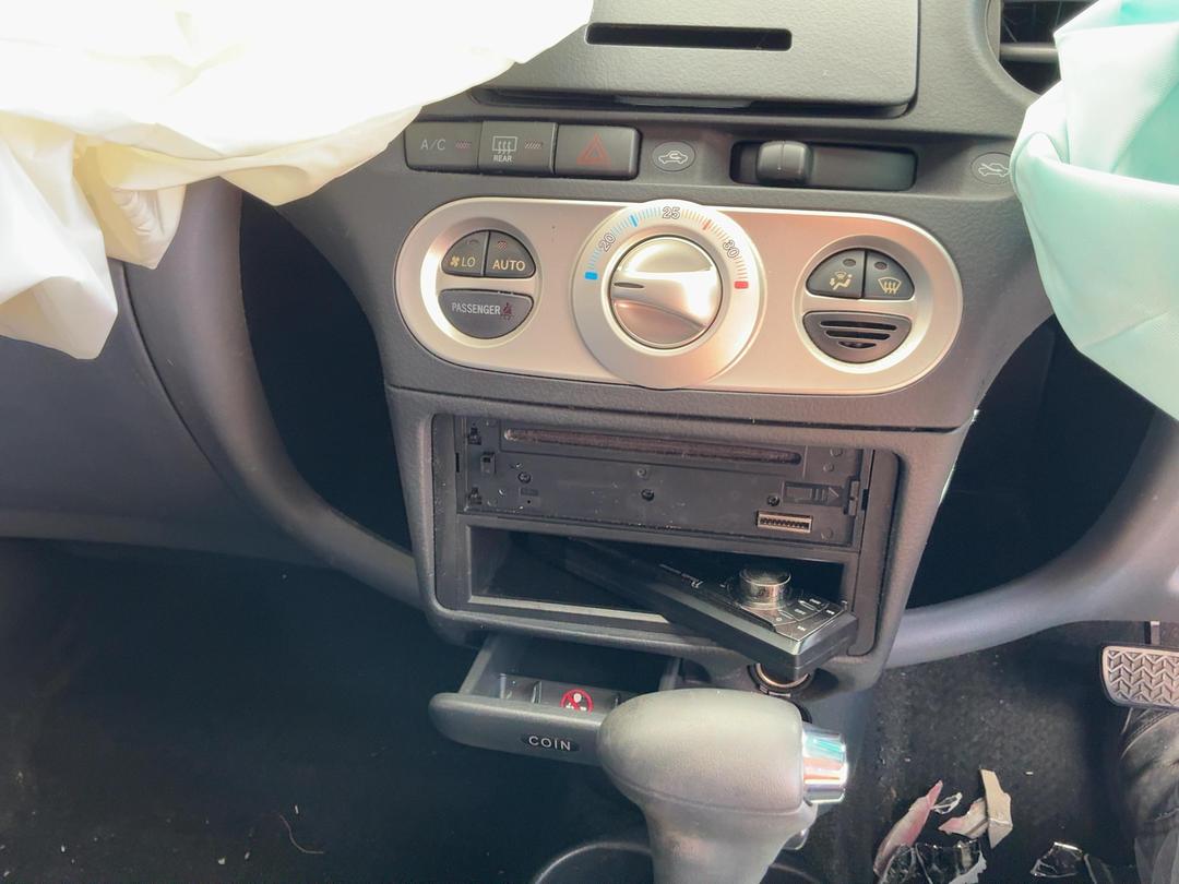 Photo '25' of Toyota Vitz Photo '25' of Toyota Vitz