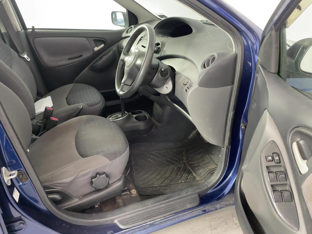 Photo '16' of Toyota Vitz