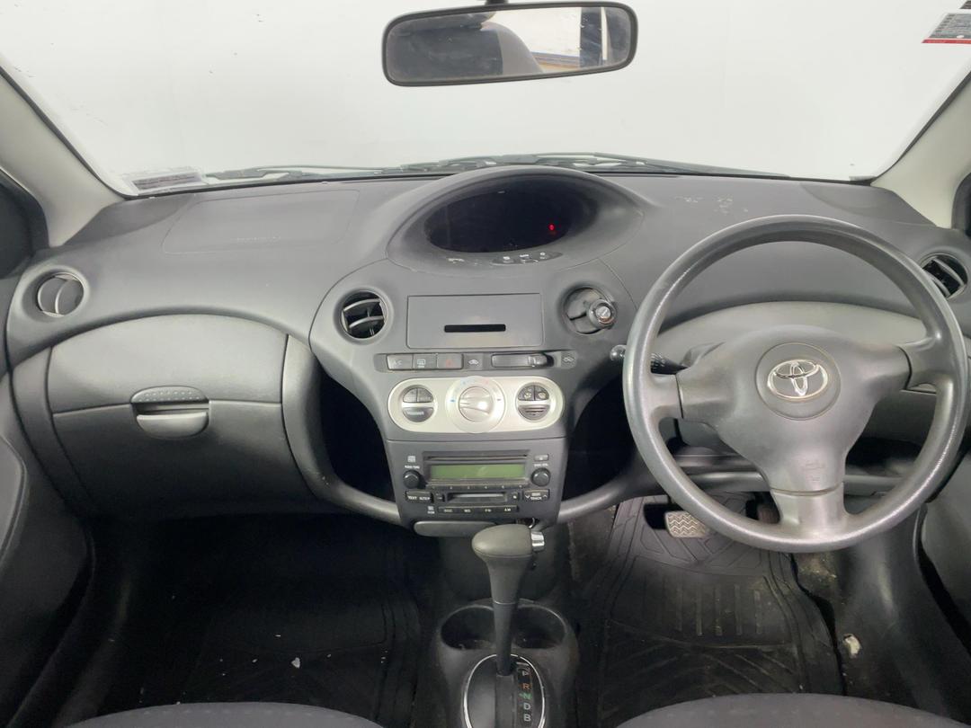 Photo '17' of Toyota Vitz