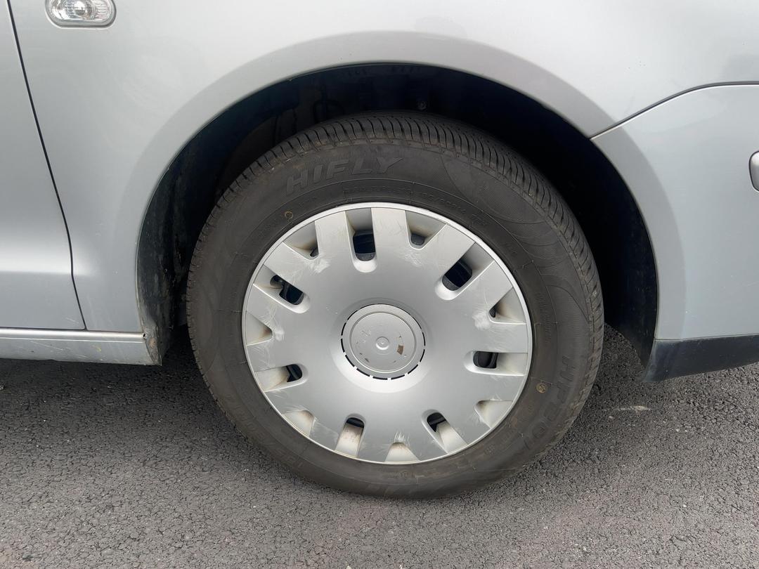 Photo '7' of Volkswagen Polo Photo '7' of Volkswagen Polo