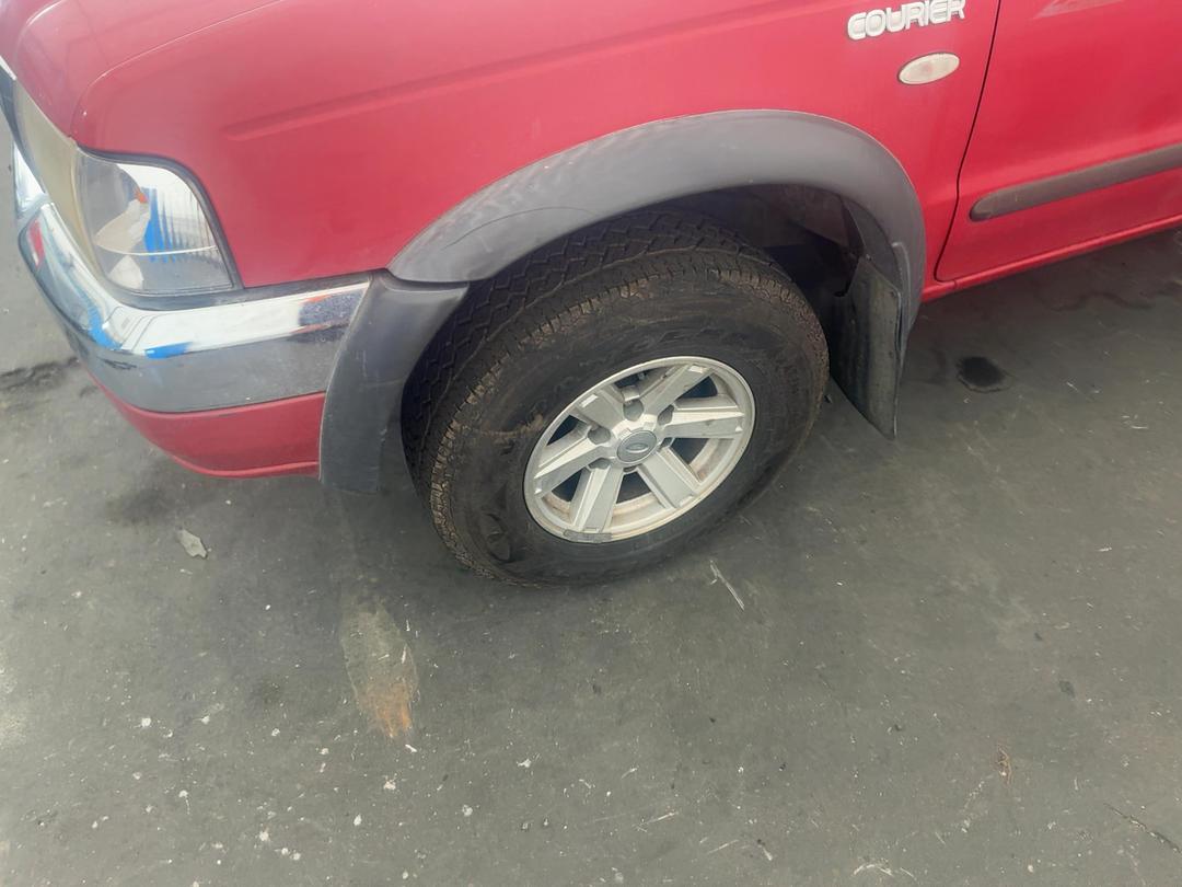 Photo '6' of Ford Courier XLX Crew CAB