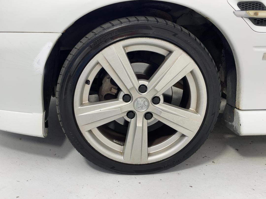 Photo '10' of Holden Commodore